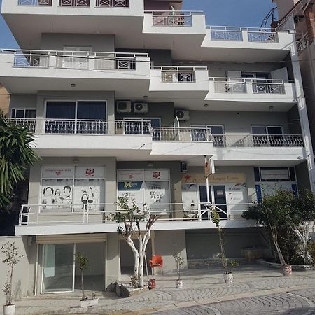 סרנדה Olivias Apartments City Center מראה חיצוני תמונה